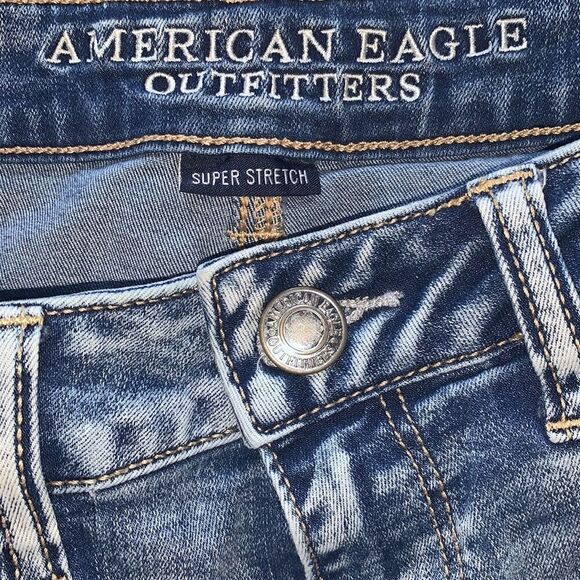 EXCELLENT DISTRESSED CONDITION WOMEN’S 4 AMERICAN EAGLE SHORTIE W/LACE POCKETS - Picture 7 of 9